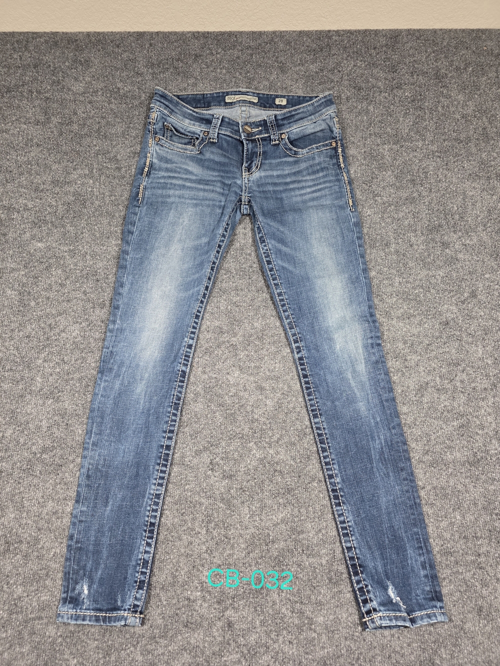 Buckle BKE Stella Slim Fit Skinny Distressed Jeans Women Size 28 Blue Wash